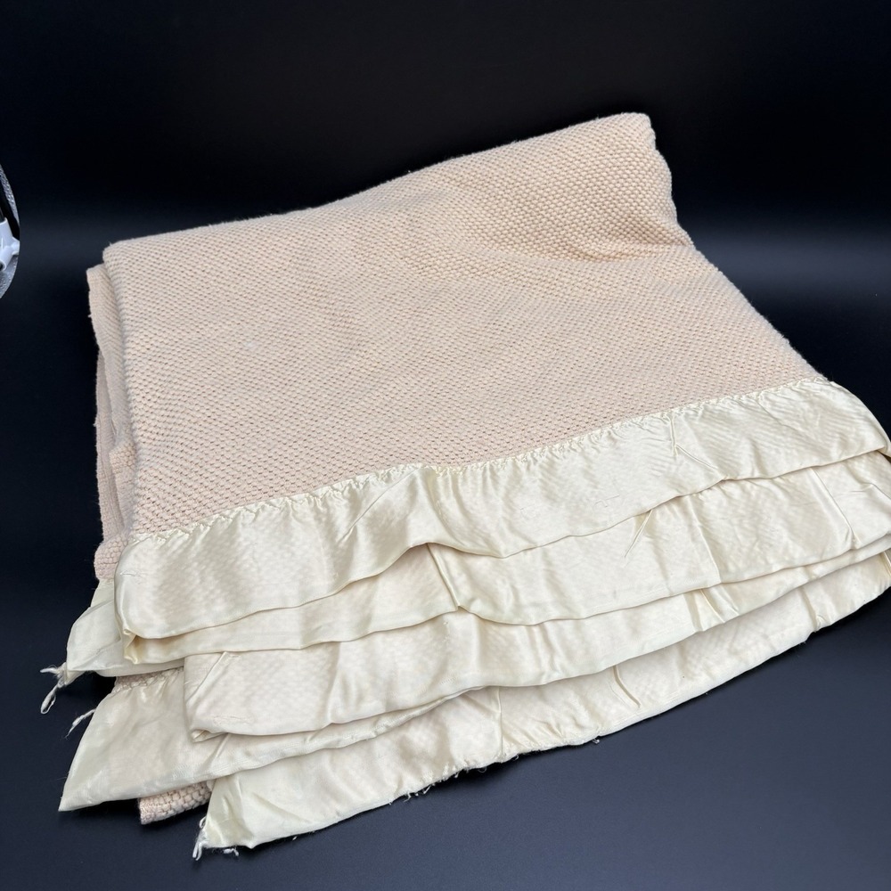 Fieldcrest Touch of Class Vtg Virgin Acrylic Blanket Satin Trim Ivory Cream Full
